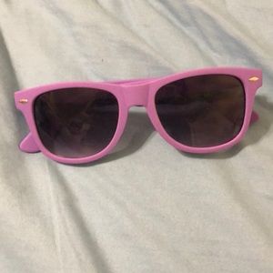 purple sunglasses